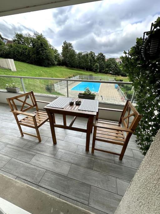 Appartement Cosy Avec Balcon Et Piscine Besancon Bagian luar foto